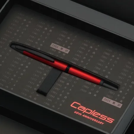 Stylo plume Pilot : Capless Noir Attributs Dorés Plume M