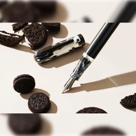 Stylo-plume Moyenne Nahvalur Voyage Cookies and Cream – Élégance et Originalité