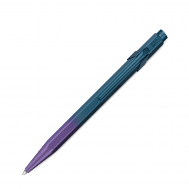 Stylo Bille 849 CARAN D'ACHE -  Claim Your Style - Violet Marin - Édition Spéciale