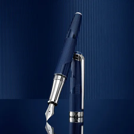 Stylo-plume F Caran d'Ache - Leman Bleu Marin - Ambiance