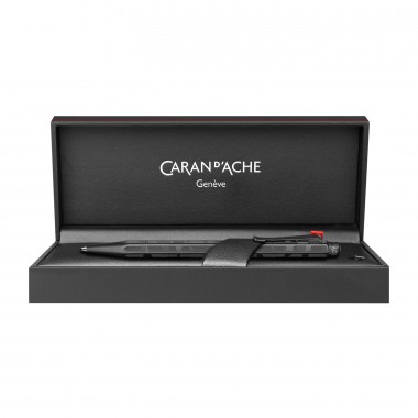 Stylo Bille CARAN D'ACHE Ecridor - Black Lines Edition - Profil