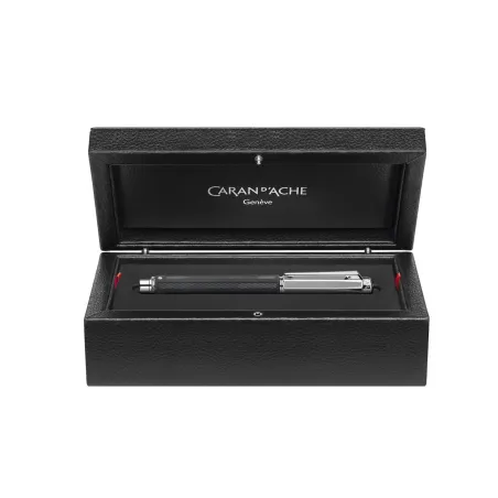 Stylo plume M Caran d'Ache - Varius - Rubracer Rhodié - Coffret