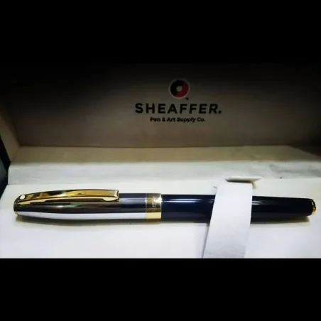 Stylo Roller Sheaffer Sagaris Noir Attributs Chromés et dorés - Stylé