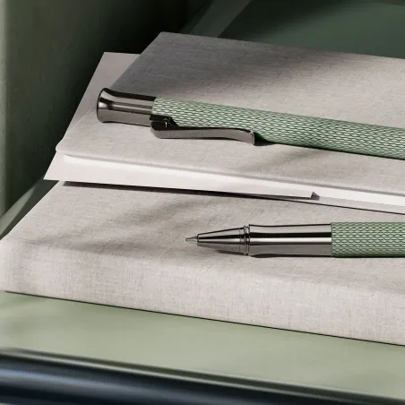 Stylo Roller Graf von Faber-Castell Guilloché Sage Green - Luxe