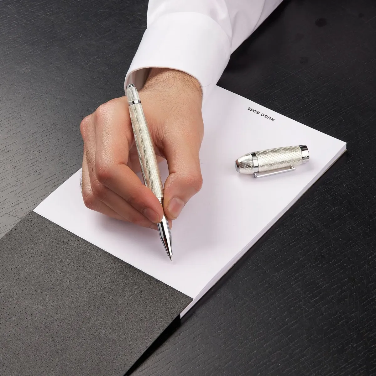 Stylo Roller Hugo Boss ARC Futurist Silver - Écriture fluide