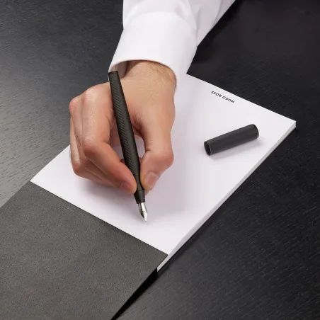 Stylo plume Hugo Boss Arche Iconic Black – Design aérodynamique