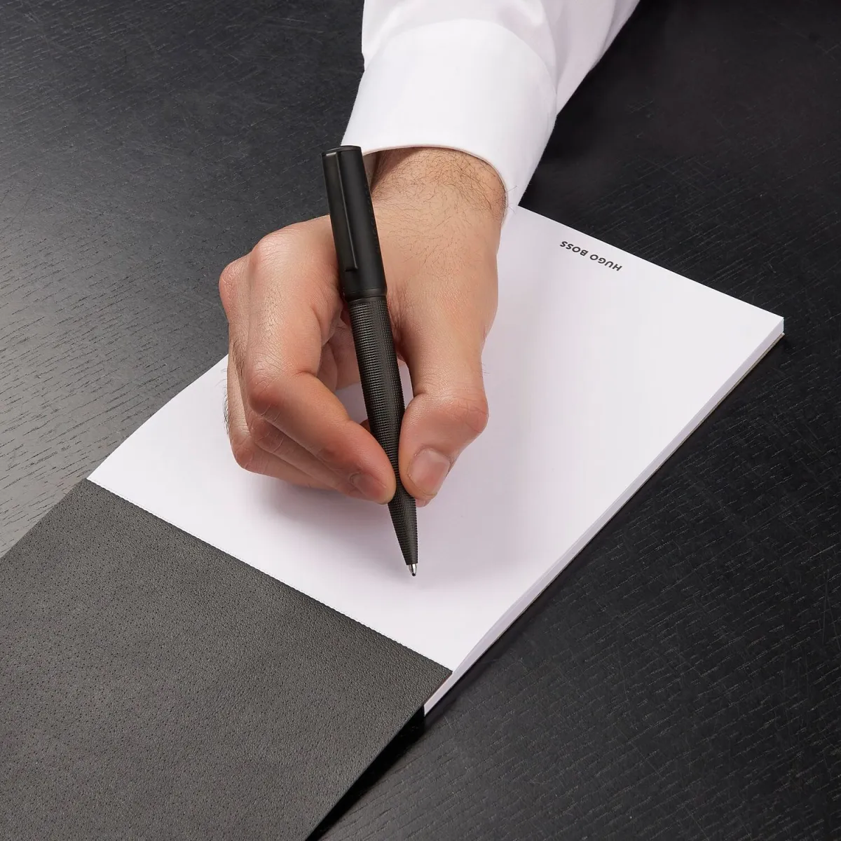 Stylo bille Hugo Boss Arche Iconic Black – Design moderne et épuré