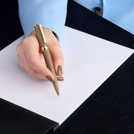 Stylo bille Hugo Boss Arche Double B Camel – Élégance raffinée