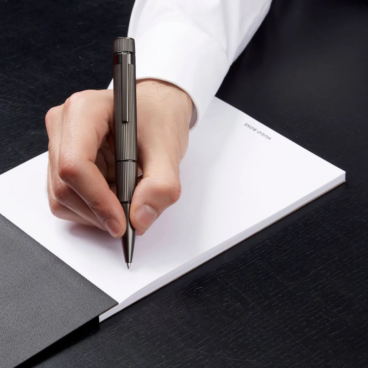 Stylo Bille Hugo Boss Core Gun – Élégance Moderne