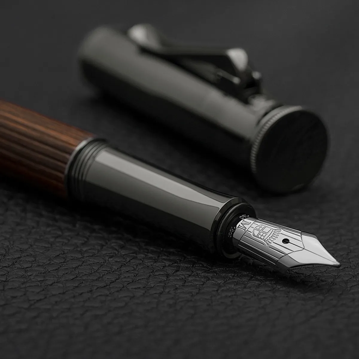 Stylo-plume Graf von Faber-Castell Classic Ébène de Macassar - Plume Or 18k F