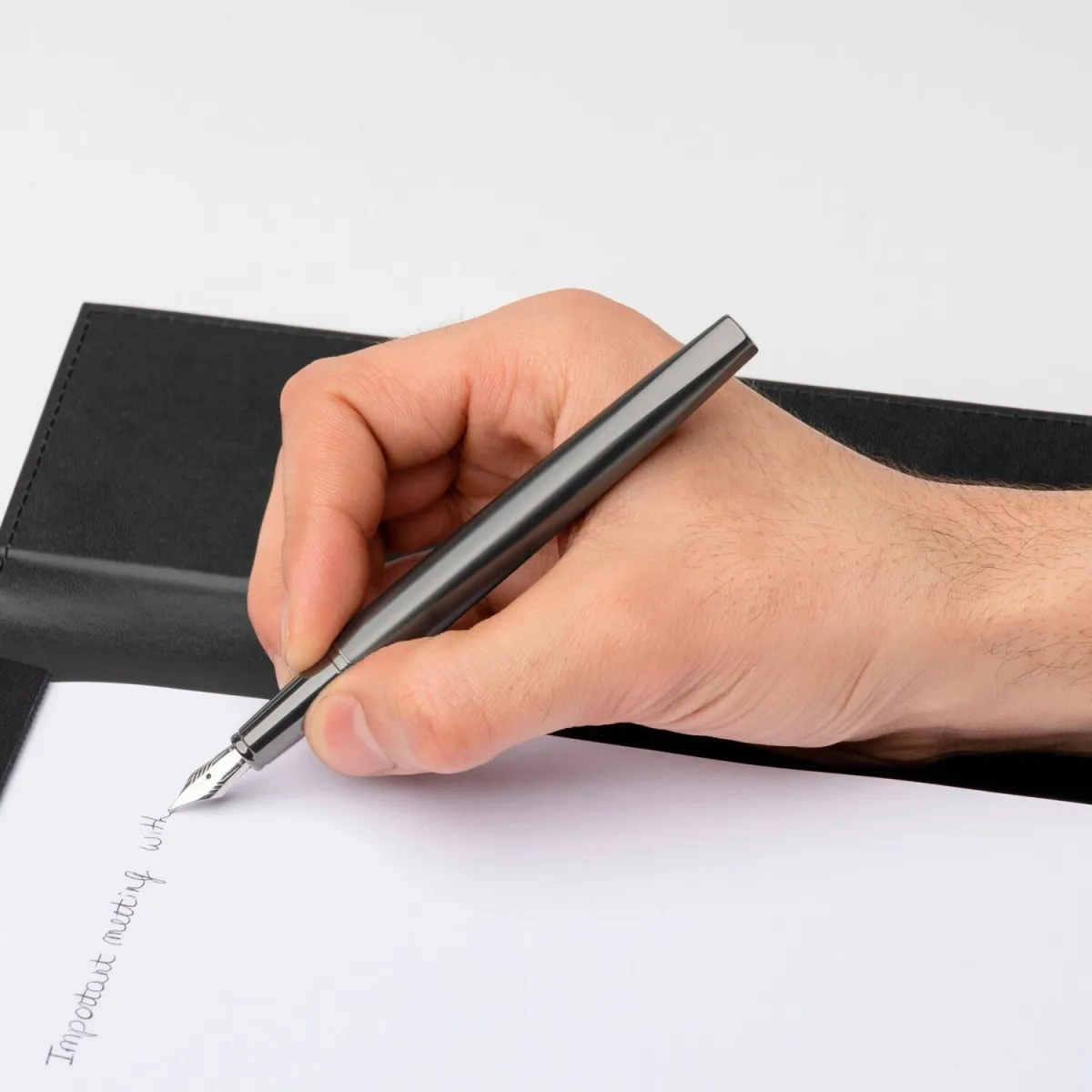 Stylo Plume Hugo Boss Corium Black – Plume M Luxe Moderne