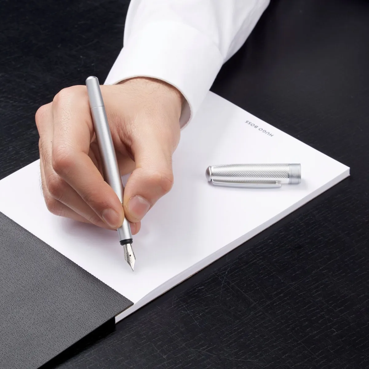 Stylo Plume Hugo Boss Essential Metal Silver - Plume Moyenne