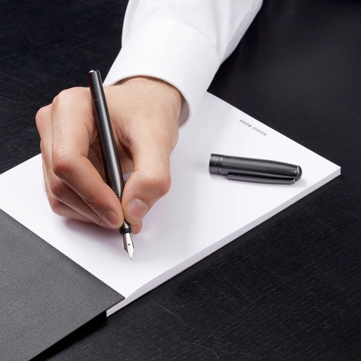 Stylo Plume Hugo Boss Essential Metal Gun – Plume moyenne