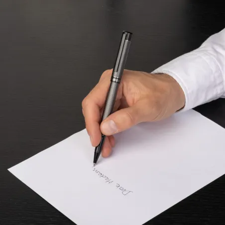 Stylo Roller Hugo Boss Filament Gun – Écriture fluide et moderne