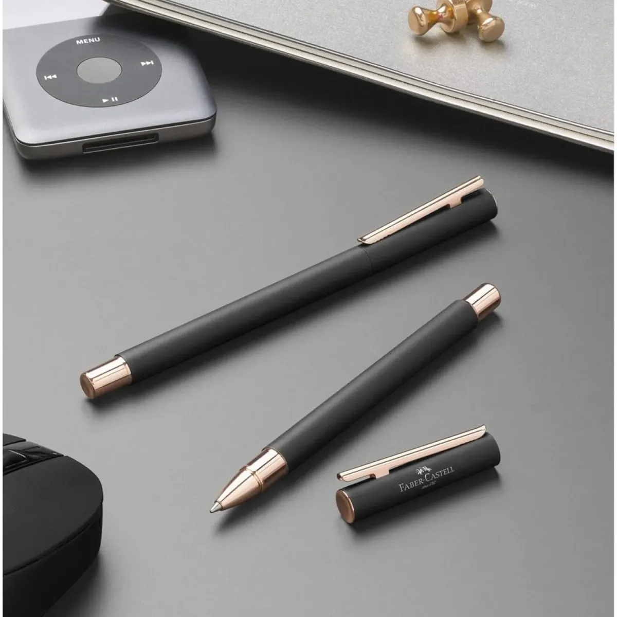 Stylo Roller Faber-Castell - Neo Slim Noir en métal et rose doré