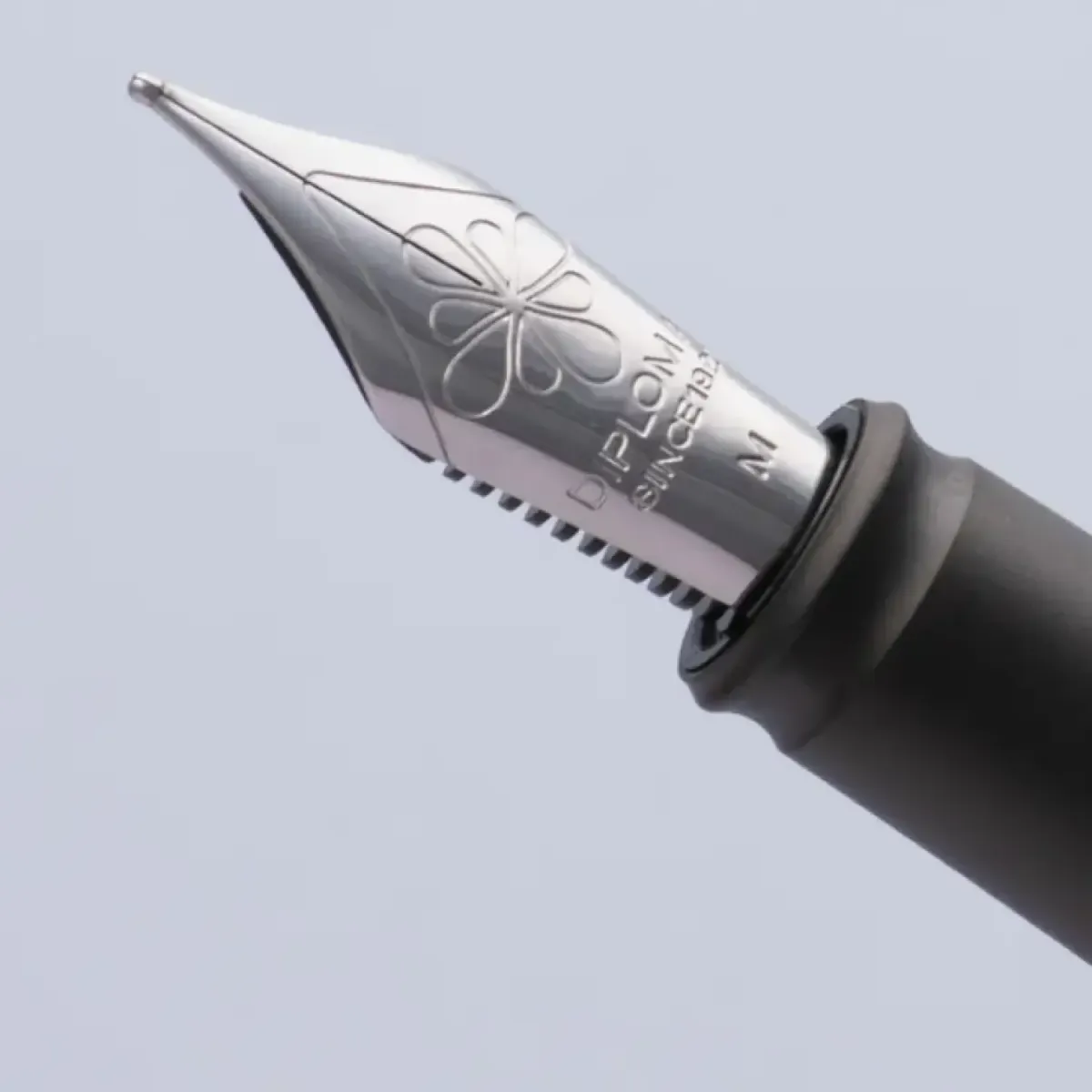 Stylo plume F Diplomat Aero - Black Forest - Plume Acier - Plume